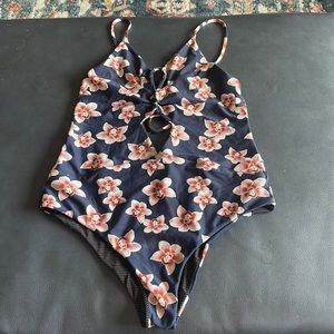 Acacia one piece